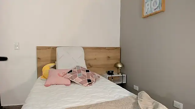 agussaenz online show from February 10, 10:40 pm