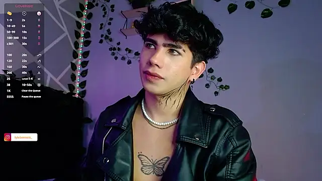 LyleBennett  online show from December 2, 1:46 pm