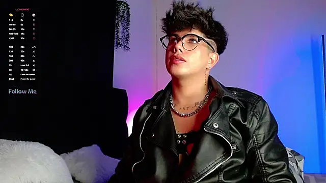 LyleBennett  online show from October 28, 10:19 am