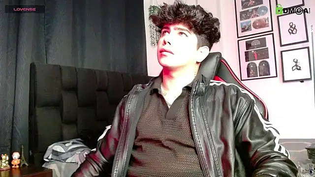 LyleBennett  online show from November 16, 12:00 pm