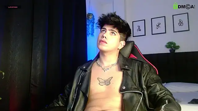 LyleBennett  online show from May 22, 8:03 pm