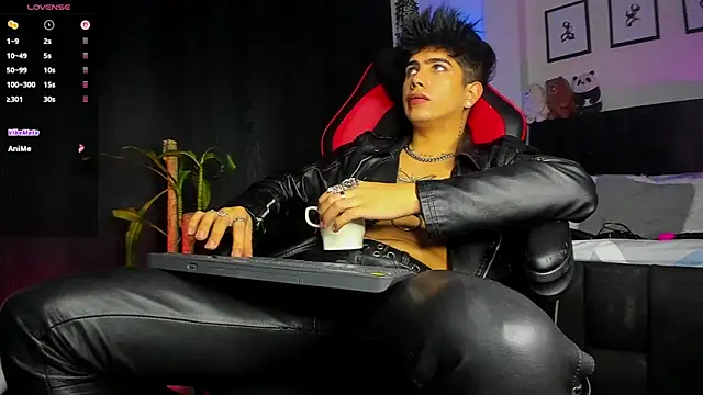 LyleBennett  online show from July 28, 6:20 pm