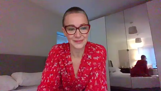 ELEGANT-ARIA36 online show from January 6, 8:35 am