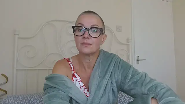 ELEGANT-ARIA36 online show from October 7, 12:35 pm