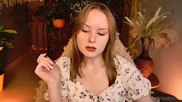 Snapshot of VivienLeeigh chatting on May 23, 5:01 am VivienLeeigh online show from May 23, 5:01 am