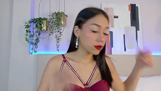 Snapshot of MiaOconner chatting on December 17, 1:05 pm MiaOconner online show from December 17, 1:05 pm