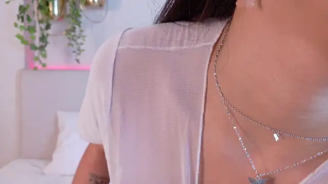 Snapshot of MiaOconner chatting on January 8, 1:09 pm MiaOconner online show from January 8, 1:09 pm