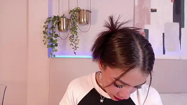 Snapshot of MiaOconner chatting on January 13, 12:56 pm MiaOconner online show from January 13, 12:56 pm