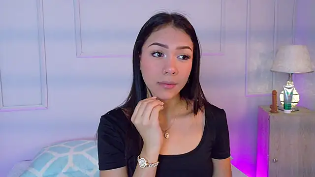 Snapshot of MiaOconner chatting on October 7, 8:17 pm MiaOconner online show from October 7, 8:17 pm