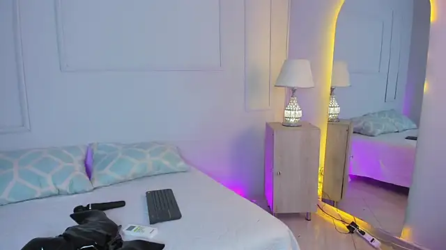 Snapshot of MiaOconner chatting on October 23, 9:24 pm MiaOconner online show from October 23, 9:24 pm