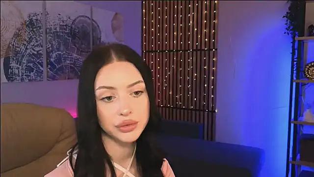 Snapshot of StellaryShy chatting on December 11, 2:00 pm StellaryShy online show from December 11, 2:00 pm