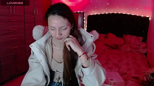 Snapshot of holy_juli chatting on September 27, 3:44 am holy juli online show from September 27, 3:44 am