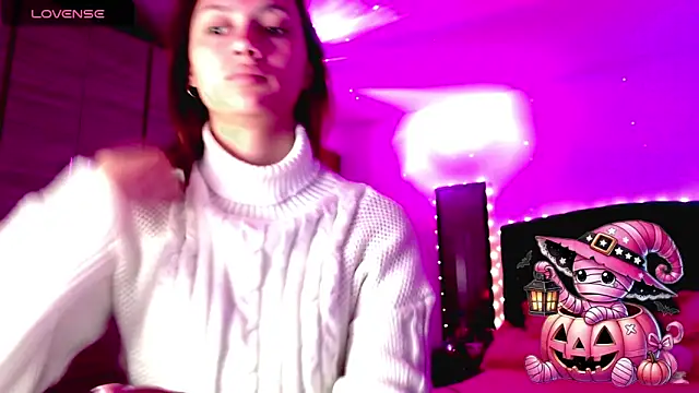 Snapshot of holy_juli chatting on October 26, 3:34 am holy juli online show from October 26, 3:34 am