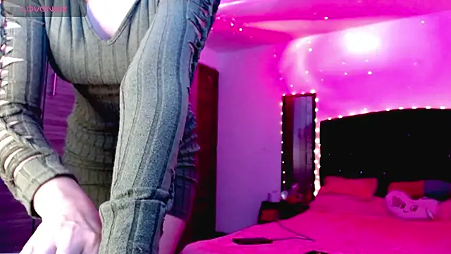 holy juli online show from November 11, 3:39 am