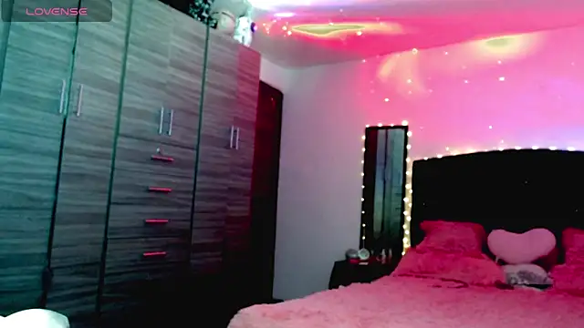 holy juli online show from November 15, 4:10 am