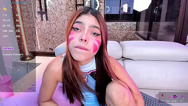 KellyOlsenbe online show from February 2, 8:30 pm