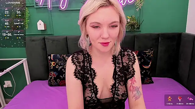 Fluffy Monica online show from December 17, 1:18 am