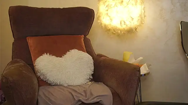 MiriamHazel online show from December 13, 11:34 am