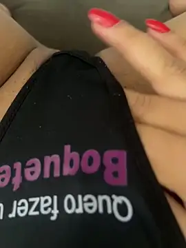 Snapshot of luara1988 chatting on October 4, 11:19 am luara1988 online show from October 4, 11:19 am