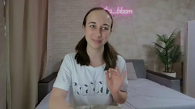 Anika bloom online show from January 22, 8:07 am