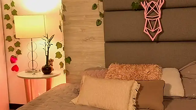 Snapshot of Lily_Miiller chatting on October 3, 8:17 pm Lily Miiller online show from October 3, 8:17 pm