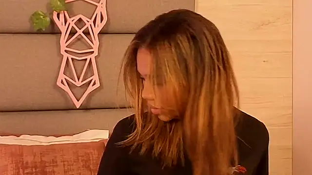 Snapshot of Lily_Miiller chatting on October 26, 6:58 pm Lily Miiller online show from October 26, 6:58 pm