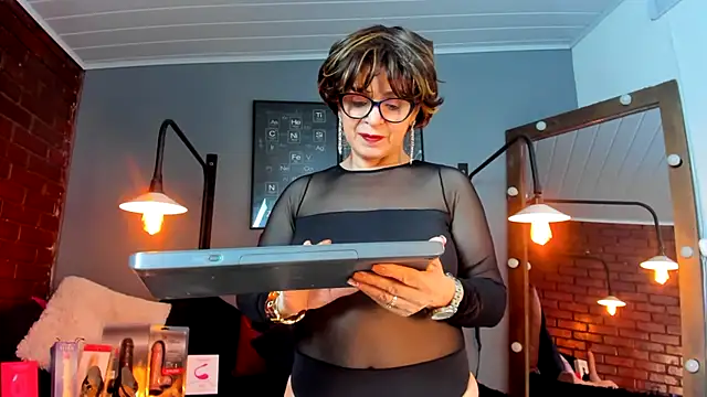 Snapshot of Samantha_mature56 chatting on March 13, 2:18 am Samantha mature56 online show from March 13, 2:18 am