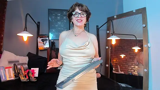 Snapshot of Samantha_mature56 chatting on April 16, 2:34 am Samantha mature56 online show from April 16, 2:34 am