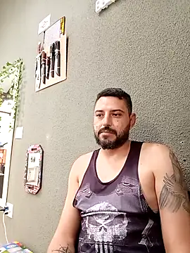 P4uzud4O online show from April 28, 8:47 pm