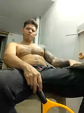 Snapshot of King_russo chatting on October 23, 12:10 am King russo online show from October 23, 12:10 am