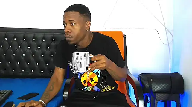 Snapshot of Damian_hart_24CM chatting on October 5, 10:35 am Damian hart 24CM online show from October 5, 10:35 am