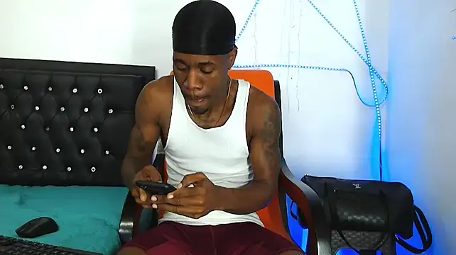 Snapshot of Damian_hart_24CM chatting on October 21, 11:00 am Damian hart 24CM online show from October 21, 11:00 am