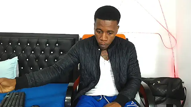 Snapshot of Damian_hart_24CM chatting on November 16, 9:37 am Damian hart 24CM online show from November 16, 9:37 am