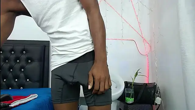 Snapshot of Damian_hart_24CM chatting on April 16, 10:49 am Damian hart 24CM online show from April 16, 10:49 am