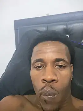 Snapshot of Damian_hart_24CM chatting on May 7, 11:10 pm Damian hart 24CM online show from May 7, 11:10 pm