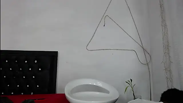 Snapshot of Damian_hart_24CM chatting on May 15, 10:11 am Damian hart 24CM online show from May 15, 10:11 am