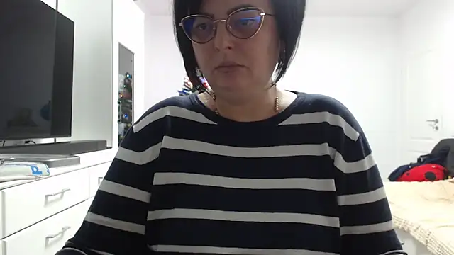 Amandamuller1982 online show from December 13, 9:20 pm