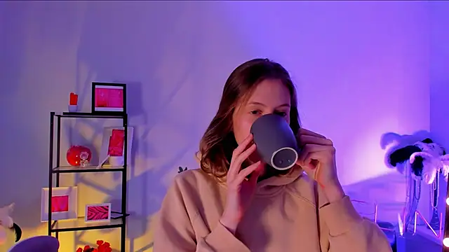 Sharon Evansi online show from March 14, 9:00 pm