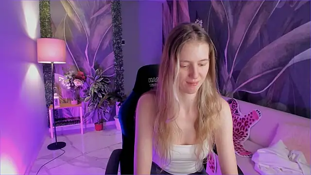 Sharon Evansi online show from December 13, 7:53 pm