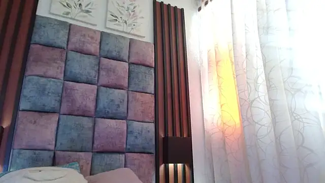 Snapshot of Saraa-restrepo chatting on December 18, 2:06 pm Saraa-restrepo online show from December 18, 2:06 pm