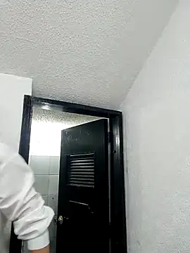 Snapshot of VIOLETA-25_ chatting on February 23, 6:45 pm VIOLETA-25 online show from February 23, 6:45 pm