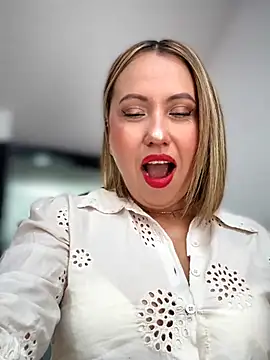 VIOLETA-25  online show from June 1, 3:36 pm