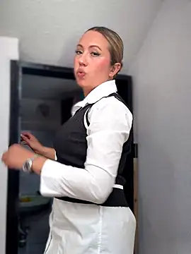 VIOLETA-25  online show from July 25, 2:36 pm