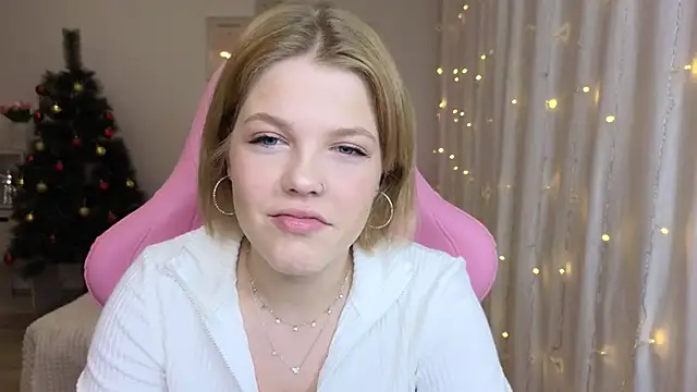 Maya Rave online show from December 15, 3:13 am