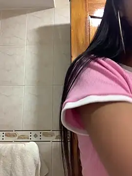 Snapshot of bonnie_18x chatting on December 21, 2:09 am bonnie 18x online show from December 21, 2:09 am