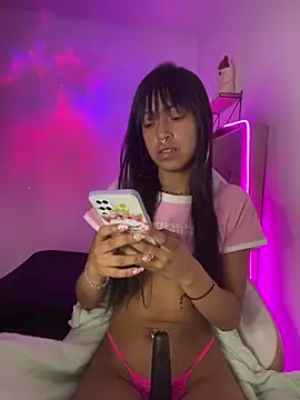 Snapshot of bonnie_18x chatting on March 14, 4:21 am bonnie 18x online show from March 14, 4:21 am