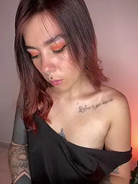 Snapshot of luccianagreyy chatting on February 7, 10:41 pm luccianagreyy online show from February 7, 10:41 pm