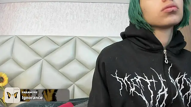 Snapshot of Im_gaia chatting on November 23, 12:05 pm Im gaia online show from November 23, 12:05 pm