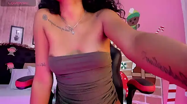 Snapshot of Edelaine_rogers chatting on December 12, 9:48 pm Edelaine rogers online show from December 12, 9:48 pm