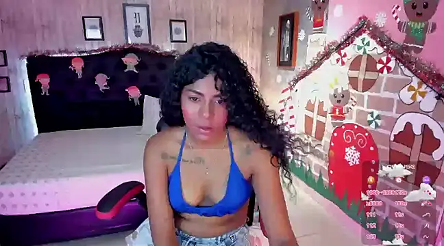 Snapshot of Edelaine_rogers chatting on December 20, 10:43 pm Edelaine rogers online show from December 20, 10:43 pm
